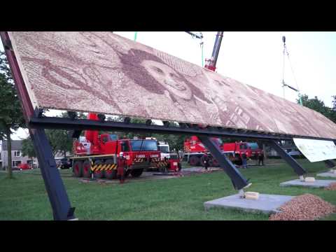 Het neer halen van het schilderij Limmen Ludiek