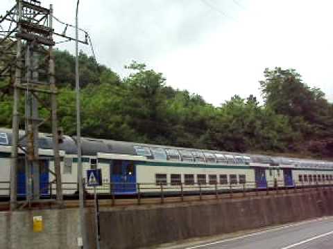 UN REGIONALE IN DISCESA VERSO GENOVA SULLA LINEA VECCHIA DEI GIOVI