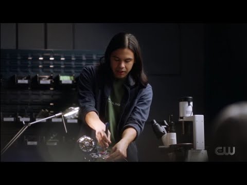 Cisco Modifies FireMatrix to Put Caitlin And Frost In One Body | The Flash 7x05 [HD]