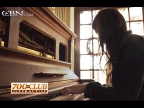 700 Club Interactive: Worship to Overcome - Feb. 20, 2014