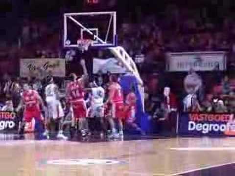 23 15-12-07 BCO-Gent - Sam Van Rossom op fast-break.mpg