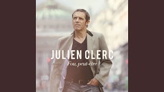 Sur la plage, une enfant Music Video