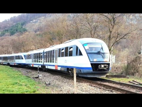 Trenul R 3645 PiatraCraiului-Oradea trece prin Halta Vadu Crișului-23.03.2023