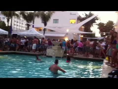 Surfcomber - Danny Tenaglia Pool Party (In the crowd) | WMC 2011