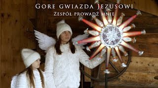 Kadr z teledysku Gore gwiazda tekst piosenki Zespół Prowadź mnie z Wieliczki pod kier. Pawła Piotrowskiego