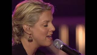 Nicole Nordeman: &quot;Holy&quot; (34th Dove Awards)
