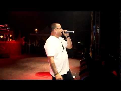 Yaga y Mackie - Morir Perreando (Official Video Live)