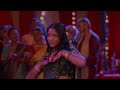 Devi y Kamala bailan “Saami Saami” | Yo nunca | Netflix
