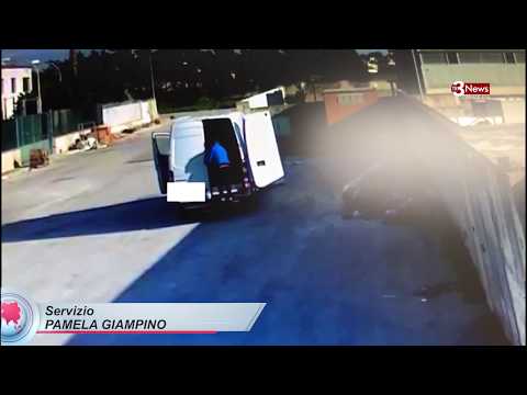 Mazara del Vallo. Sorpreso a scaricare rifiuti per strada: multa di 300 euro