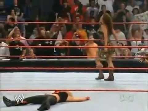 WWE RAW 26/06/2006│WWE Women's Championship│Mickie James (c) vs Trish Stratus