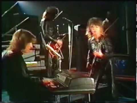 download lagu mp3 mp4 Suzi Quatro Make Me Smile, download lagu Suzi Quatro Make Me Smile gratis, unduh video klip Suzi Quatro Make Me Smile