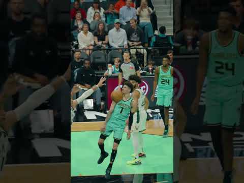 No look Melo 🫣😮‍💨 #lameloball #nolook #basketball