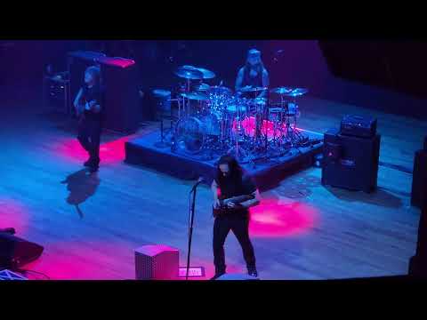 John Petrucci e Mike Portnoy tocam no mesmo palco 12 anos depois; confira vídeos