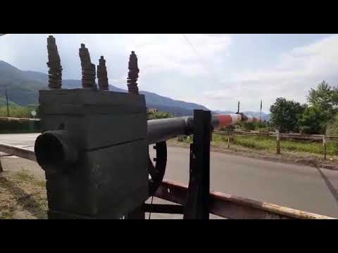 Trenul R5464 Piatra Neamț-Bacău la barieră în Piatra Neamț! (14.05.2022)trenul este direct!