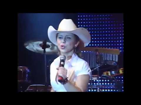 Dayane Thavares  -  Aguá Mole Em Pedra Dura