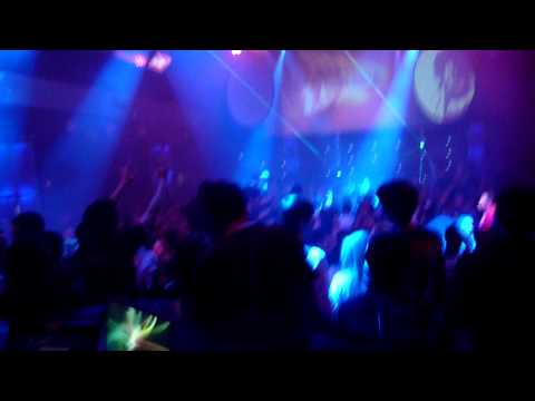 T. TOMMY EN SALA METRO 6