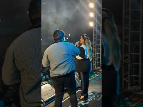 Yara Tchê e Alessandro Costa cantando De Volta Pro Amor em Cocal de Telha-PI