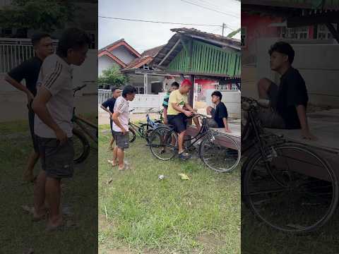 Kalian punya temen yang masih punya sepeda antik juga ga #shorts #lucu #kocak