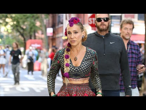 Sarah Jessica Parker films 'And Just Like That 'in a stunning evening gown in New York City