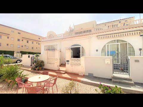 REFERENCIA 0076-00321: Dúplex adosado con solárium en la Siesta (Torrevieja).