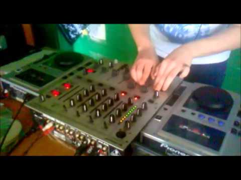 DJ NKEE Mixing 'Progressive House'