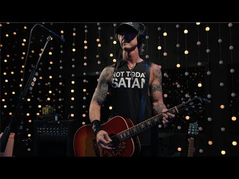 Video thumbnail for Don't Look Behind You