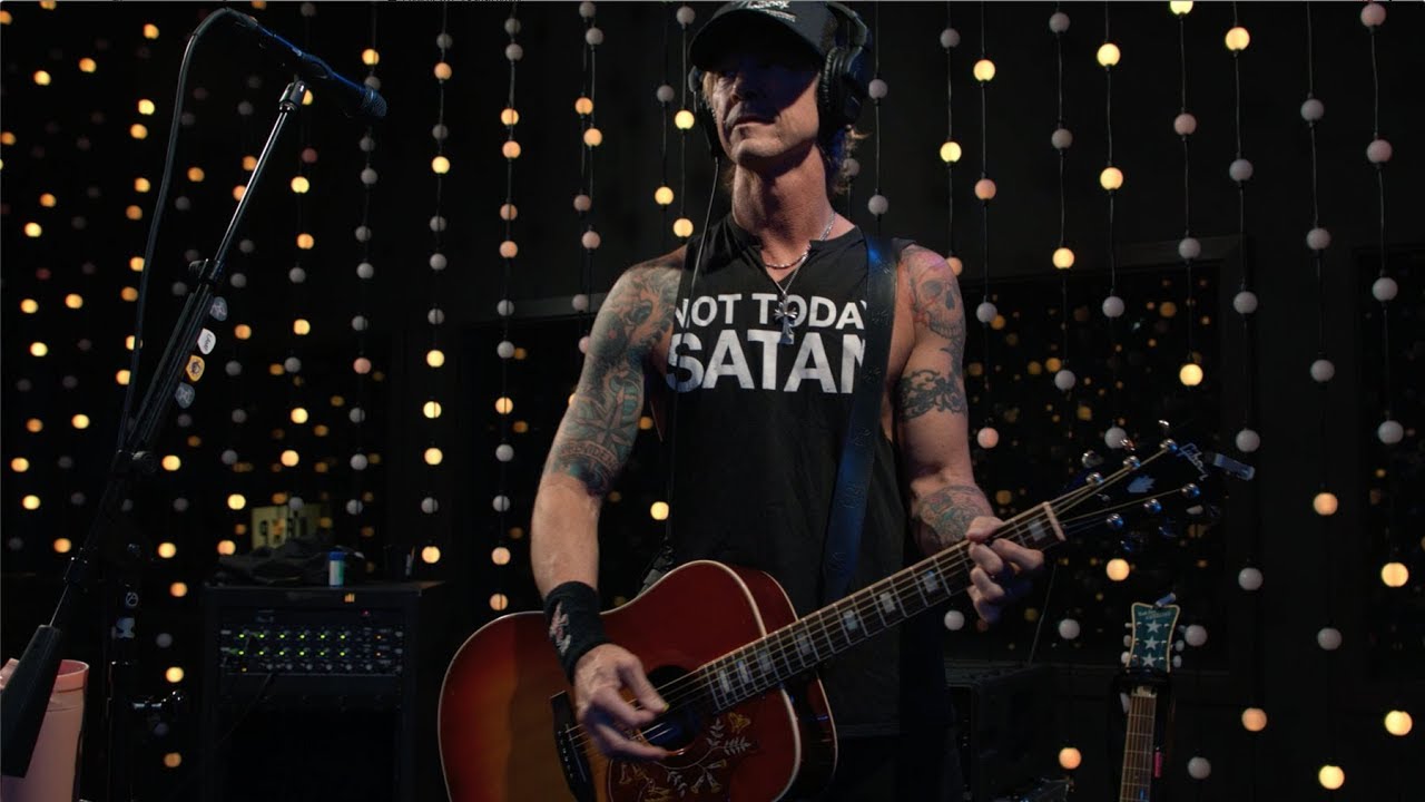 Duff McKagan – Don’t Look Behind You (Live on KEXP)