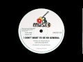 12 Dennis Brown/Ranking Dread - I Don't Want To Be No General/General Dub