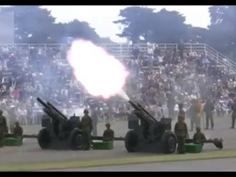 Tchaikovsky "1812 Overture" with 105mm Cannons 20101017 (2/2)