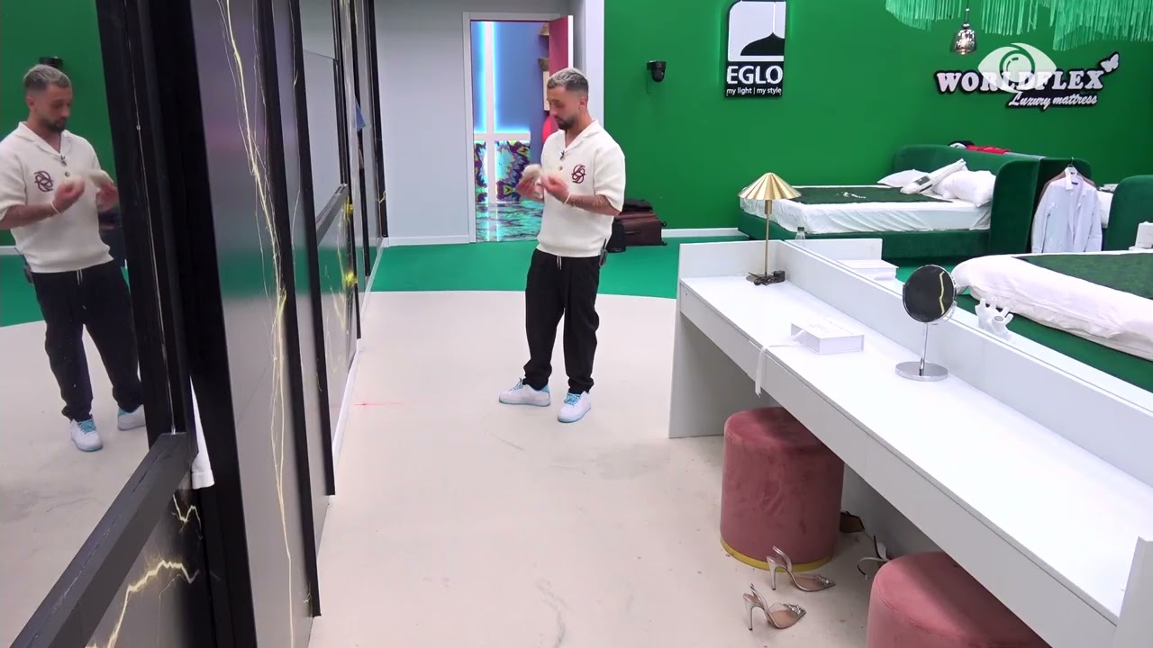 Gjesti puth papuçet e bebave: Imagjino të bëhem unë baba, çdo të thotë fëmijë…