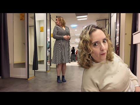 ROPA QUE SI ME FAVORECE/SIMO NO LE HABLA/ESCOTE GENEROSO/JAMON GRATIS/COLCHONES A 5€/MALAS MIRADAS