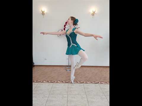 Stage costume F 0484 - video 4