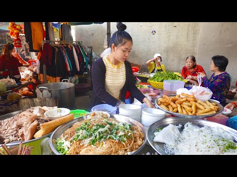 Yummy Breakfast at Boeng Tompun Market - Banh Sung, Porridge, and More