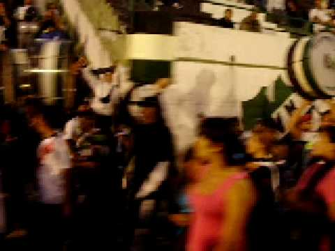 "la gloriosa villa mitre entrando a la cancha" Barra: La Gloriosa &bull; Club: Villa Mitre