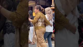 Download lagu Gold kebaya in real life hits different ✨ #Shorts #Kebaya #Indonesia mp3 Download lagu Gold kebaya in real life hits different ✨ #Shorts #Kebaya #Indonesia mp3