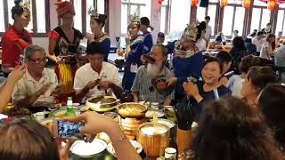 preview picture of video 'Uống rượu giao lưu với người dân tộc Miêu Trung Quốc'