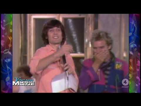 Claudio Cecchetto premia i Police con Sting