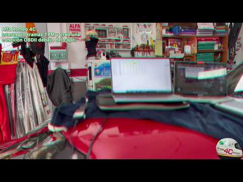 Alfa Romeo 4C Creo conexión OBD2 en el conector TPM para interceptar datos de presión y temperatura.