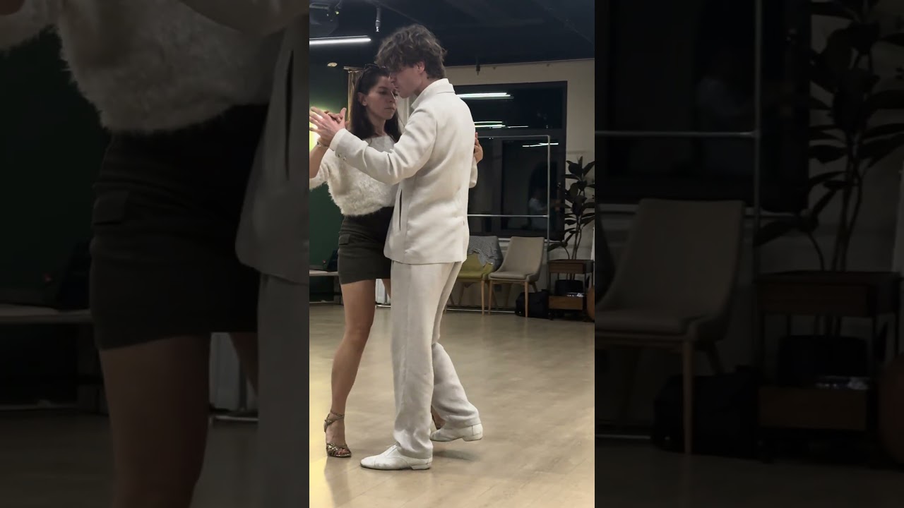 Tymoteusz Ley & Agnieszka Stach demo tango class - "Entangled State: Creative leg intertwining"