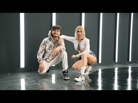 Uslanmaz - Aşk Parçası (Official Video)