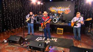 Tommy Alverson performs 