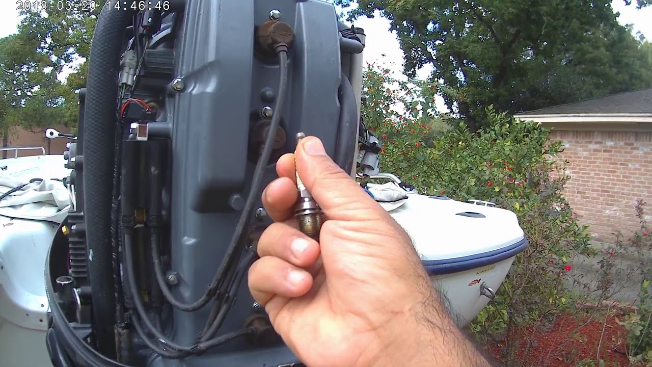 How often should I change the spark plugs in my outboard motor? Tipseri