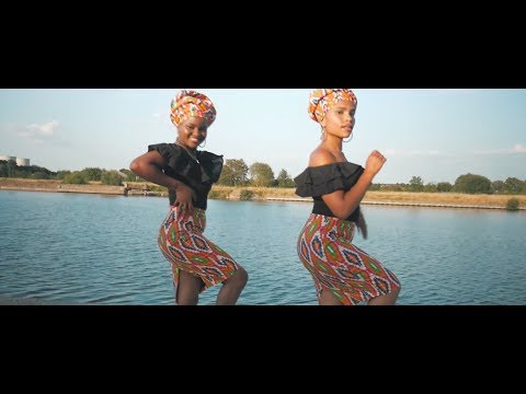 Josy Semkiz & Sarah Amaro - Ginga Elegance