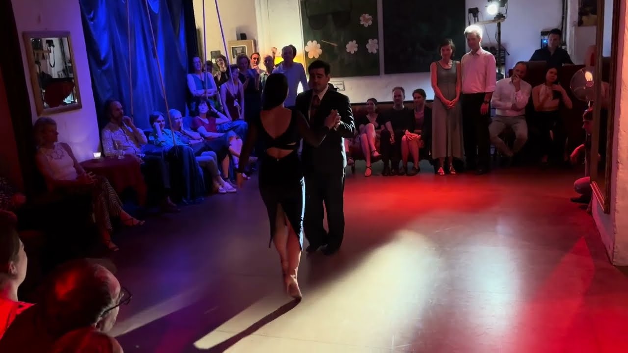 Cornelia Roy and Ariel Taritolay  -  Color Cielo by D'Arienzo I Tango Argentino