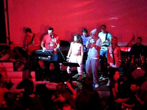 MaraQYa feat. Lou Benny - So Fresh So Clean Live @ Freestyler