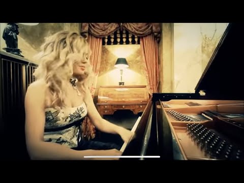 Liszt - Hungarian Rhapsody No 2 played by Anastasia Huppmann