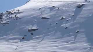 preview picture of video 'Macugnaga - Passo Moro: Sci-Alpinisti in discesa dallo Joderhorn.'