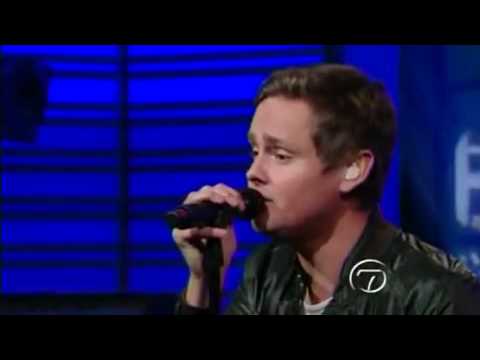 Keane - Stop For A Minute (Live At Regis & Kelly)