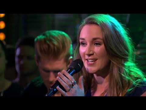 Katell Chevalier zingt Tous Les Mêmes van Stromae - RTL LATE NIGHT