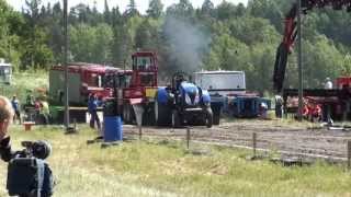 preview picture of video 'Tractor Pulling Finland Piikkiö 8.6.2013'